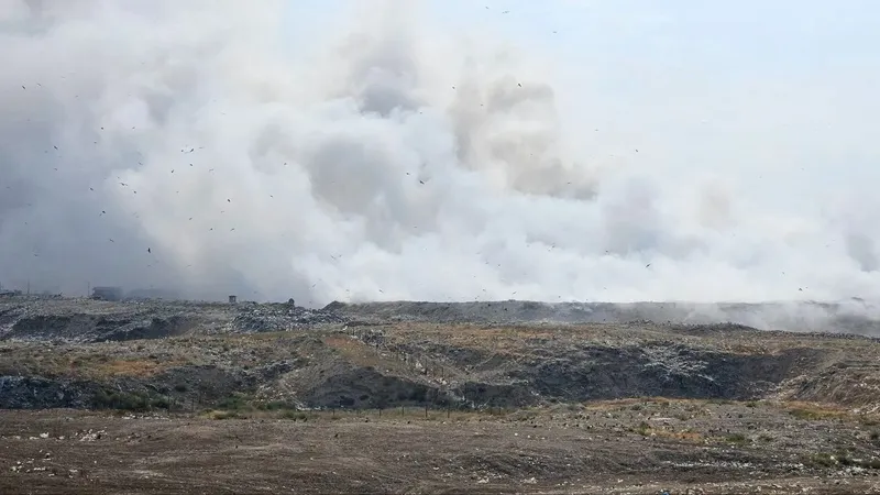 Горела пять дней: пожар на свалке в Алматинской области локализовали