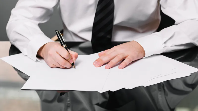 Трамп просит Верховный суд разрешить ему депортировать 300 тысяч человек