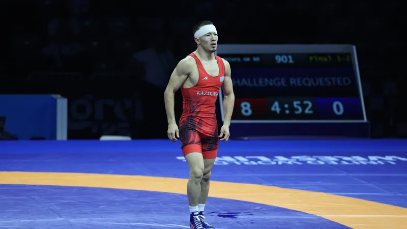 Казахстанец завоевал историческое "золото" на ЧМ по греко-римской борьбе