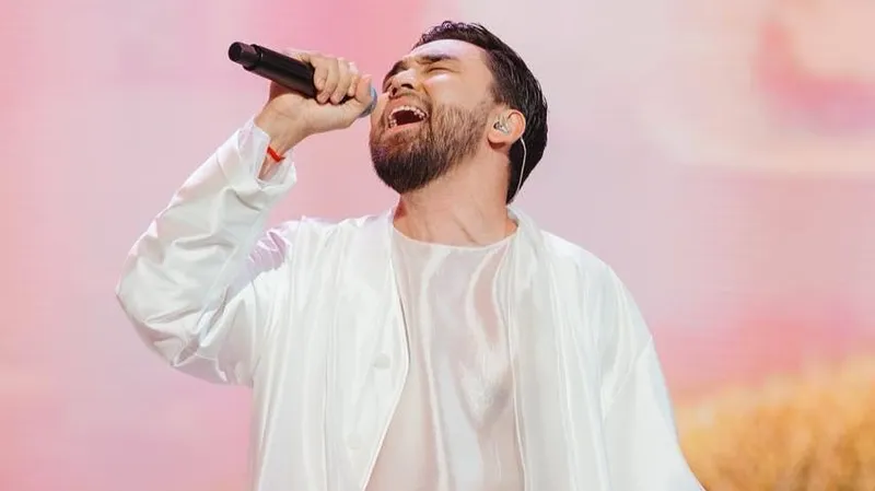 Казахстанец Amre и юная Жасмин покорили публику на "Интервидении-2025" в Москве – видео