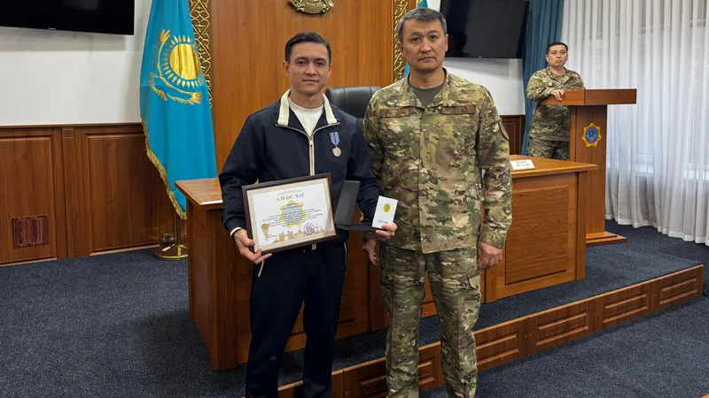 Спасшего людей из пожара астанчанина наградили медалью