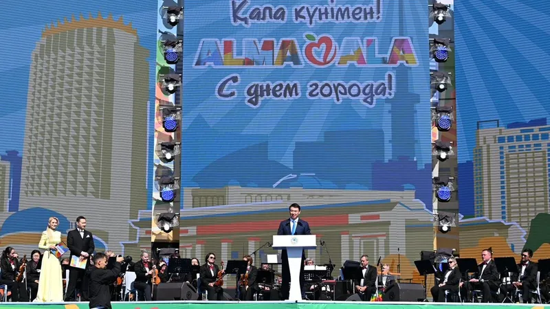 Аким Алматы Дархан Сатыбалды поздравил алматинцев с Днем города