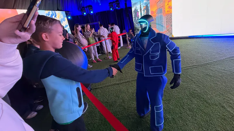 Под шаныраком инноваций: роботы обняли алматинцев в День города