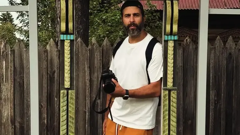 Иван Ургант показал фото новорожденной дочки