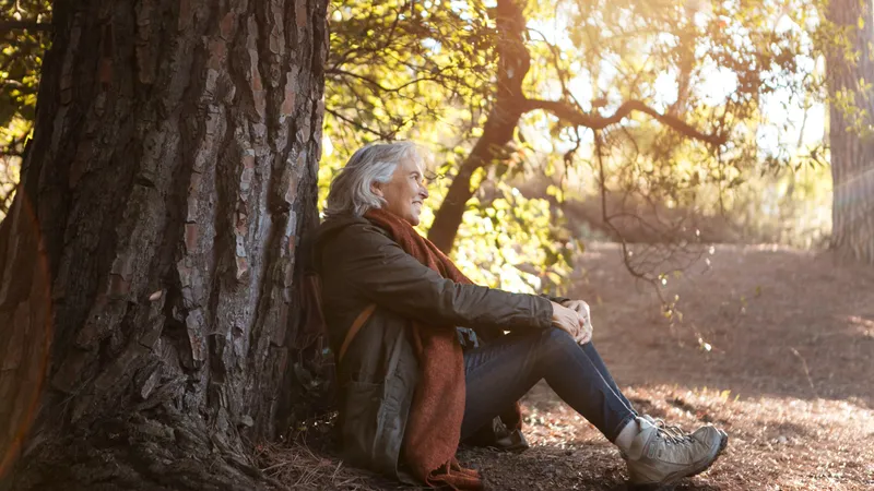 В Семее патрульные нашли потерявшуюся в лесу пенсионерку