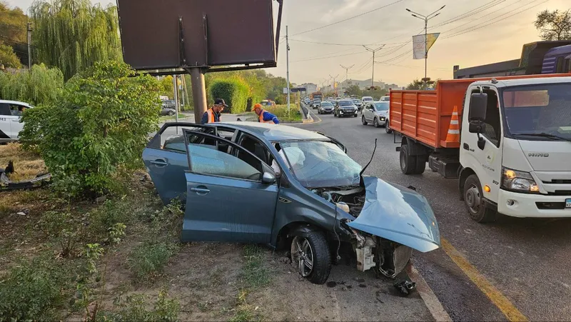 ДТП в Алматы, фото - Новости Zakon.kz от 22.09.2025 17:35