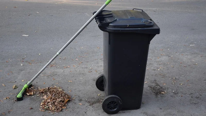 Дворники в Алматы будут получать вдвое больше