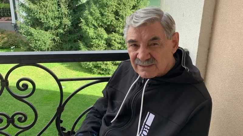Страдающий онкологическим заболеванием актер Панкратов-Чёрный попал в больницу