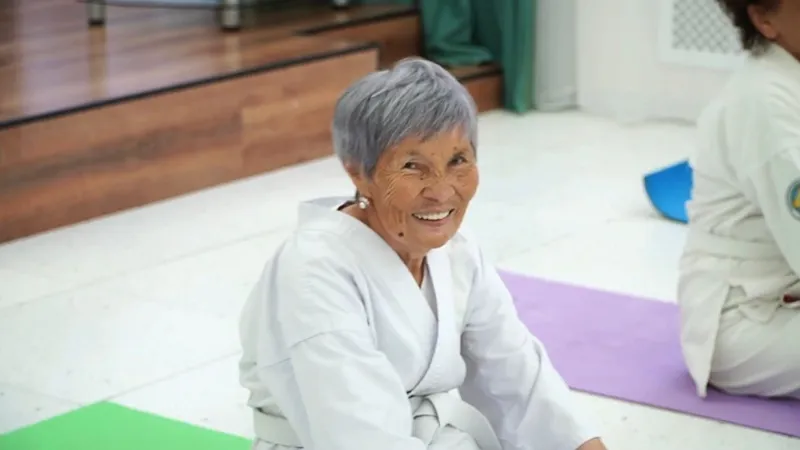 80-летняя бабушка-каратист из Кокшетау мечтает о красном поясе
