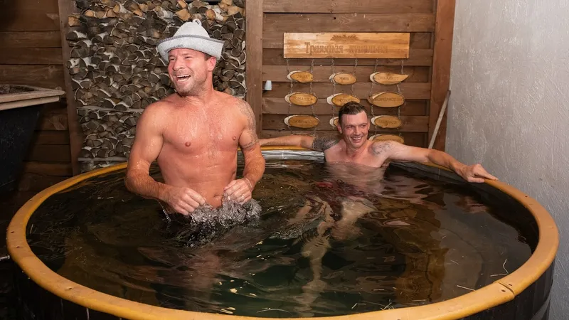 "Кевин қайда?" и "Одели, раздели": казахстанцы бурно обсуждают снимки Backstreet Boys из бани в Астане