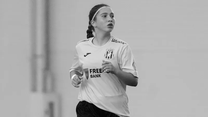 Порно видеолардағы дірілдеген қыз Галли Берридің эротикалық кадрлары