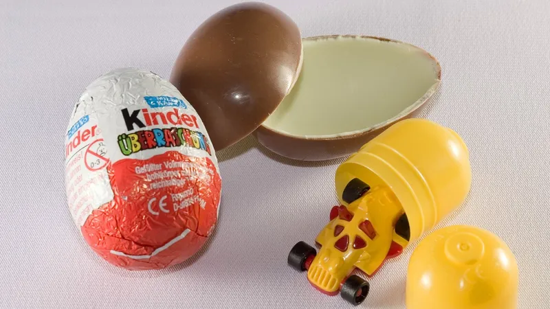 Наркотики в Kinder Surprise раздавал детям возле школы в Германии взрослый мужчина