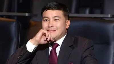 казахстанский юморист, шоумен и ведущий Турсынбек Кабатов, фото - Новости Zakon.kz от 24.09.2025 10:13