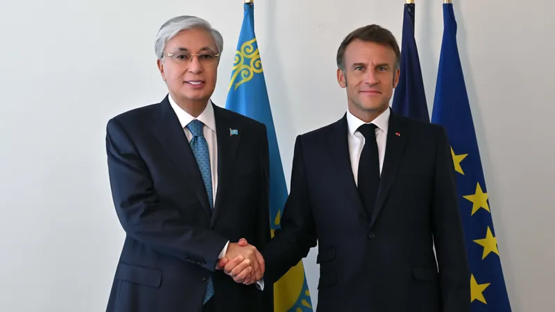 Токаев и Макрон "сверили часы" по актуальным вопросам мировой повестки