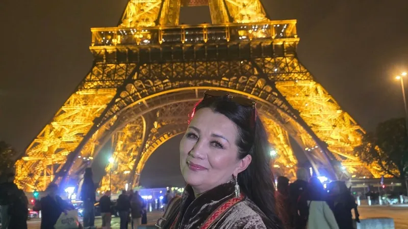 "Красота в красоте!": образ мамы Димаша Кудайбергена в Париже покорил Казнет