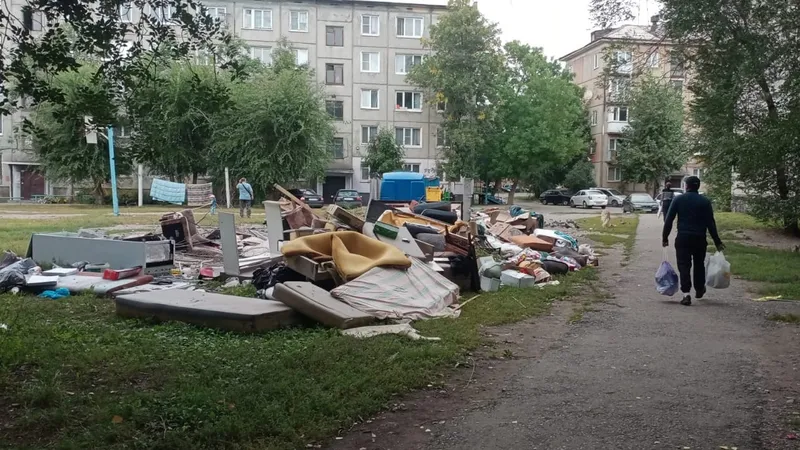 "Боимся выходить на улицу": как центр Усть-Каменогорска превратился в рассадник грызунов