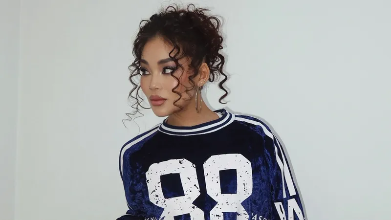 "Позор!"и "Казахстанская J.Lo": дуэт Say Mo и Абдуллина расколол Казнет