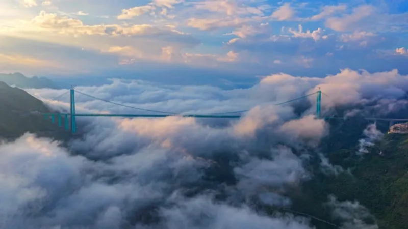 В Китае откроют самый высокий мост в мире