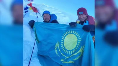 флаг Казахстана на гималайской вершине, фото - Новости Zakon.kz от 26.09.2025 20:33
