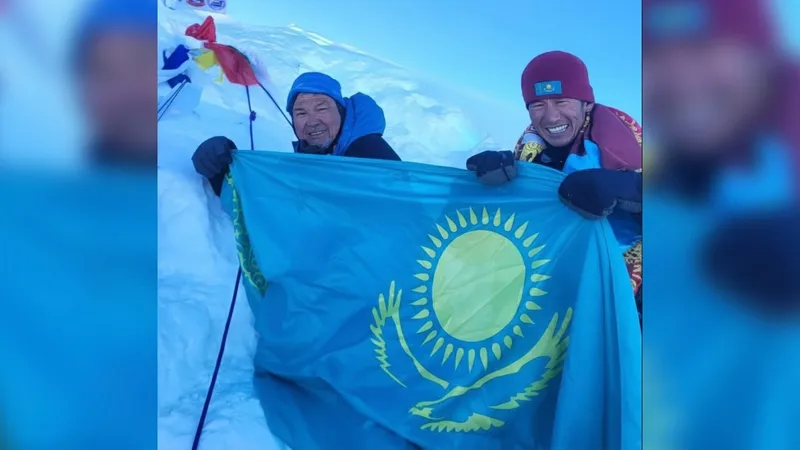 На границе земли и неба: флаг Казахстана на гималайской вершине