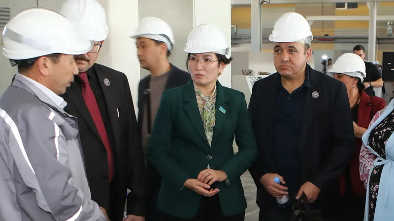 Депутаты, завод, кирпичи, фото - Новости Zakon.kz от 26.09.2025 17:57