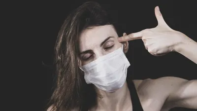 Девушка в маске, простуда, фото - Новости Zakon.kz от 27.09.2025 05:20