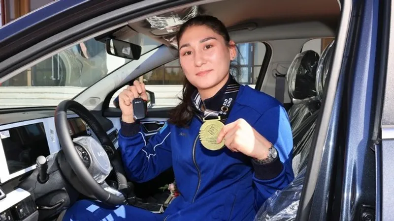 Чемпионка мира по боксу Аида Абикеева получила в подарок машину