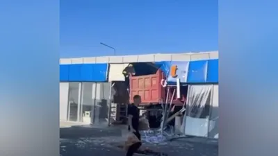 ДТП на АЗС, фото - Новости Zakon.kz от 27.09.2025 13:57