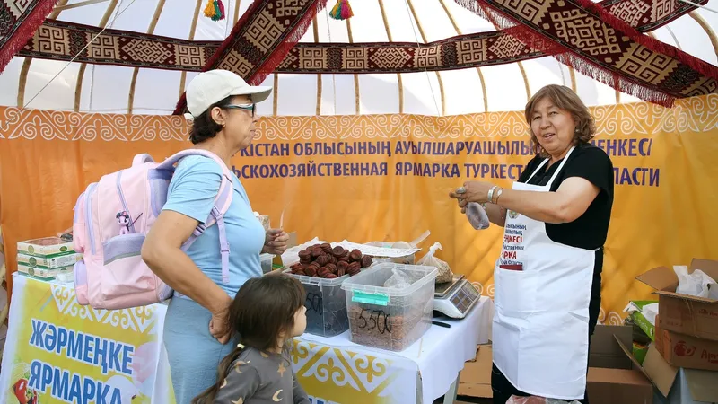 В Алматы проходит ярмарка аграриев Туркестанской области