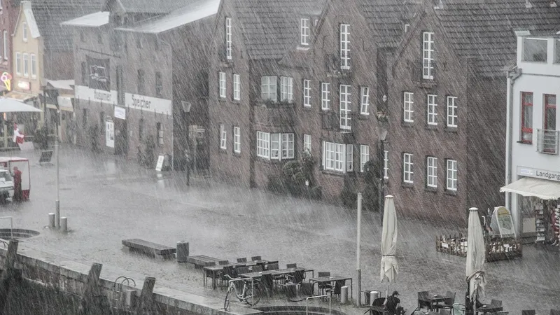 Заморозки и усиление ветра: в Астане и 13 регионах объявили штормовое предупреждение