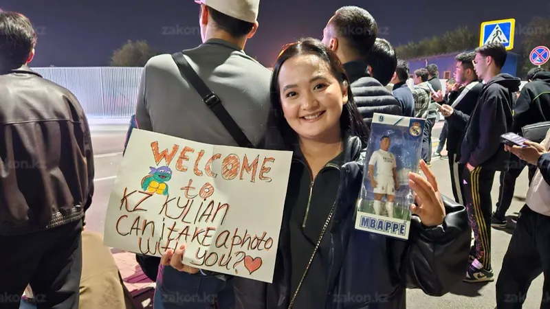 Казахстанские фанаты футбола решили встретить "Реал Мадрид" в аэропорту Алматы