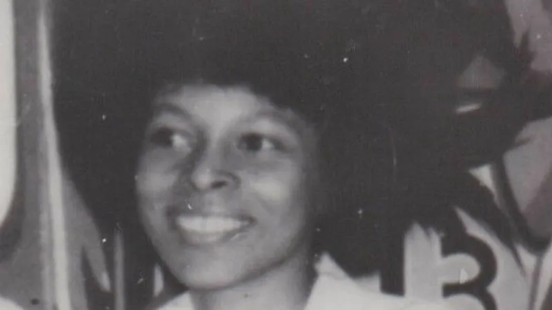 Умерла сбежавшая из тюрьмы и разыскиваемая ФБР крестная рэпера Тупака