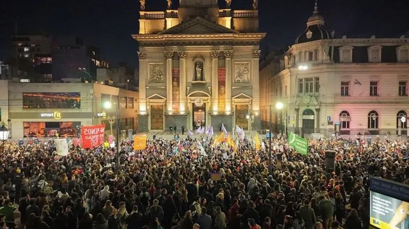 Транслируемое в TikTok жестокое убийство трех девушек спровоцировало митинги в Аргентине