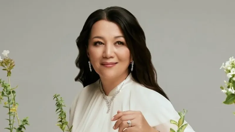 "Жүрегім менің" на казахском и французском: мама Димаша поразила Казнет своим талантом