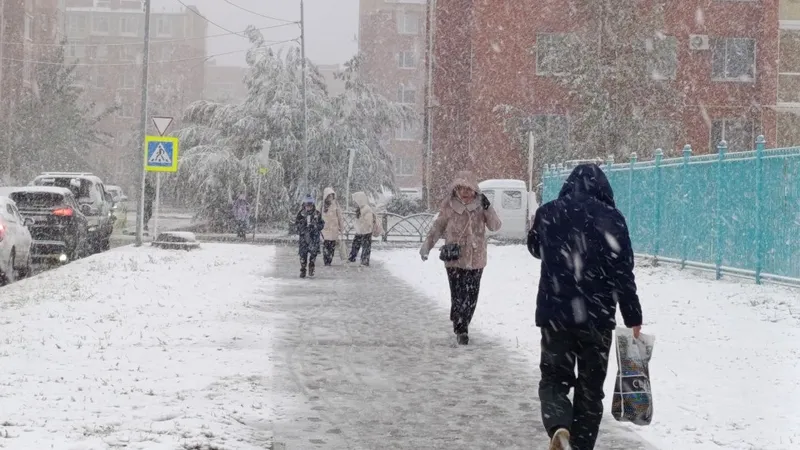 Первый снег в Костанае: перебои с электроэнергией, пробки на дорогах и дорогое такси