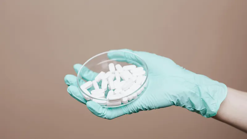 Спецоперация МВД: в Казахстане изъяли 80 тонн ядовитых веществ и сотни тысяч запрещенных таблеток