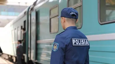 транспортная полиция на ж/д вокзале, фото - Новости Zakon.kz от 29.09.2025 16:56