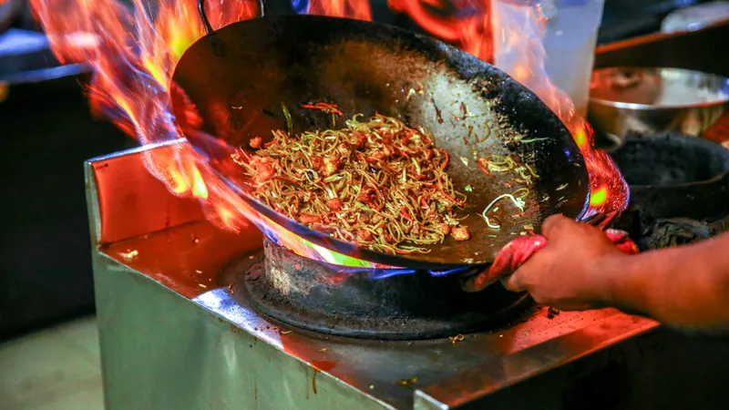 Никогда не... : что делать при пожаре на кухне