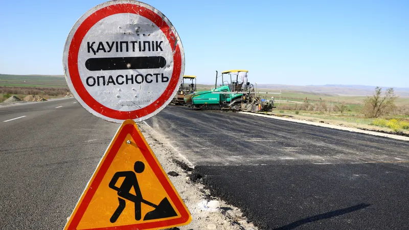 Более 2 тысяч дефектов выявлено на казахстанских дорогах