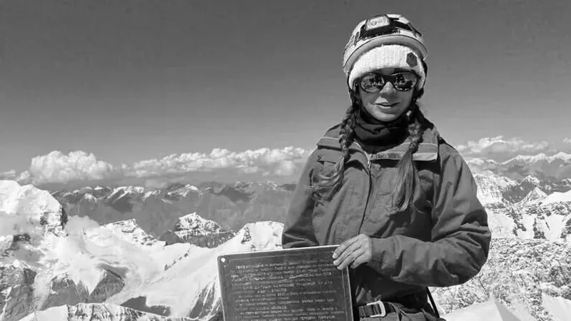 Альпинисты продолжают обсуждать судьбу застрявшей в горах Кыргызстана Наговициной