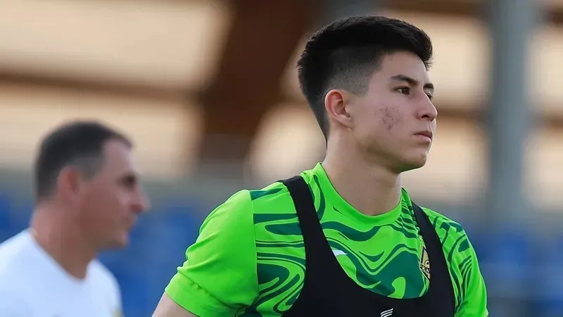 "Золотой мальчик казахского футбола": испанский журналист пожелал Сатпаеву забить гол