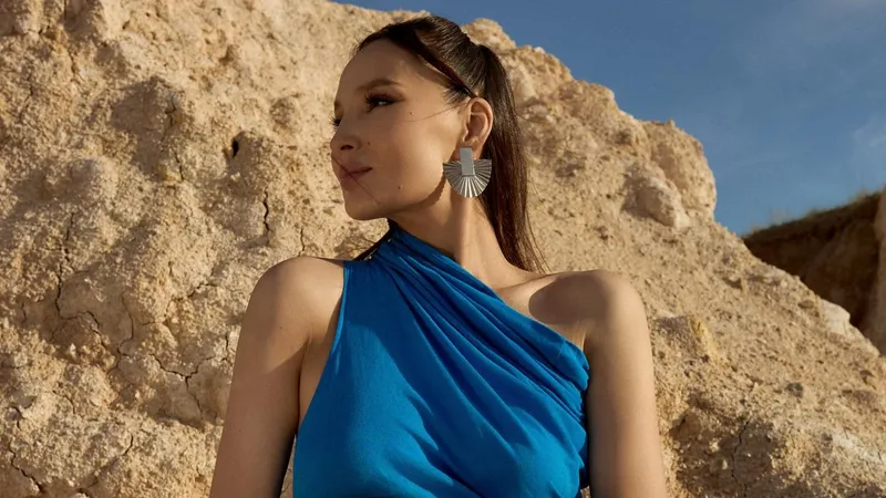 "Я вернулась": подписчики мучают Жулдыз Абдукаримову вопросами о Кайрате Нуртасе