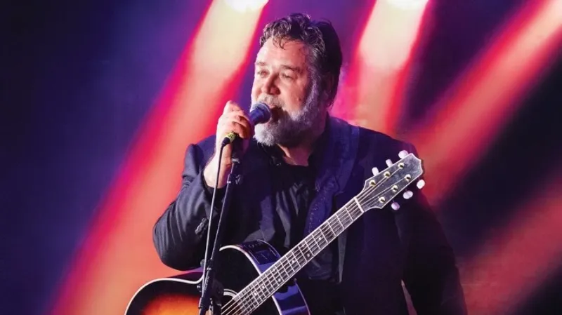 Съемки в фильме или свадьба: Рассел Кроу вновь удивил поклонников новым образом