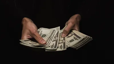 Почти 10 млн тенге конфисковали у актаусца за попытку тайного вывоза крупной налички из Казахстана, фото - Новости Zakon.kz от 01.10.2025 23:03