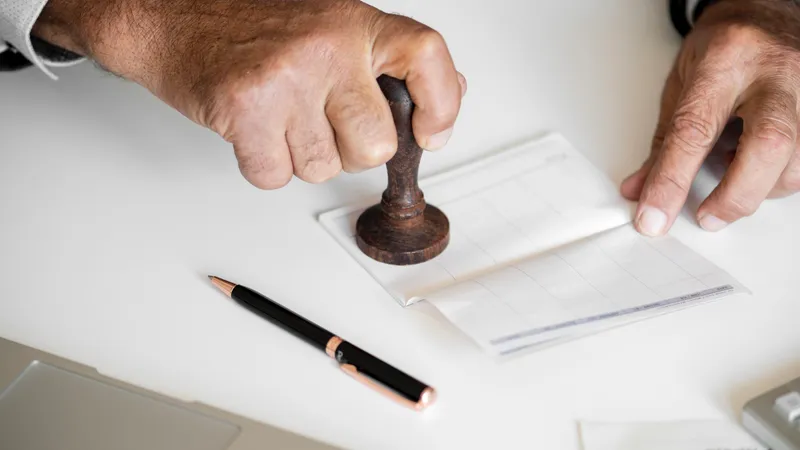 Паспорт, иск в суд, "красивый номер" на авто, визит к нотариусу – каковы ставки госпошлины в РК