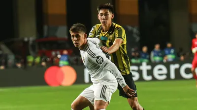 футболисты "Кайрата" и "Реал Мадрида", фото - Новости Zakon.kz от 01.10.2025 11:30