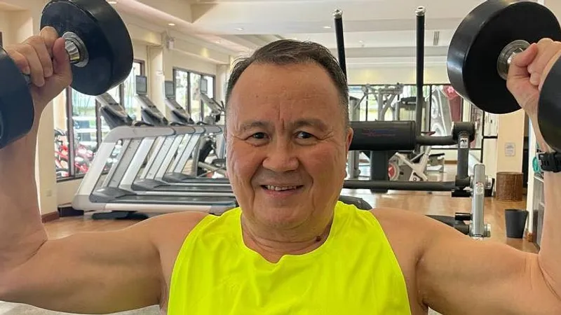 Алматинец переплыл пролив от французской Корсики до итальянской Сардинии