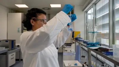 Как производят лекарства для казахстанского рынка – фоторепортаж с завода STADA Hemofarm, фото - Новости Zakon.kz от 08.10.2025 09:55