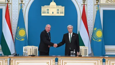 президент Венгрии Тамаш Шуйок, президент РК Касым-Жомарт Токаев, фото - Новости Zakon.kz от 02.10.2025 19:12