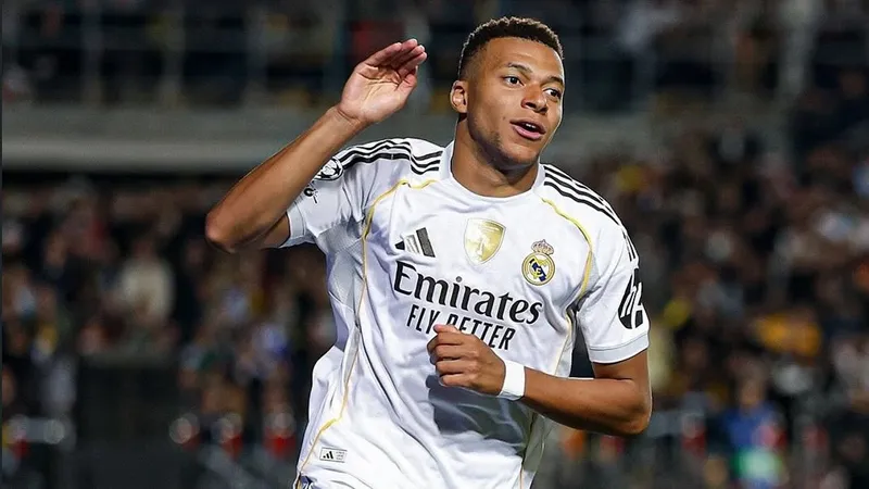 Стало известно, кому Мбаппе отдал свою футболку после матча с "Кайратом"